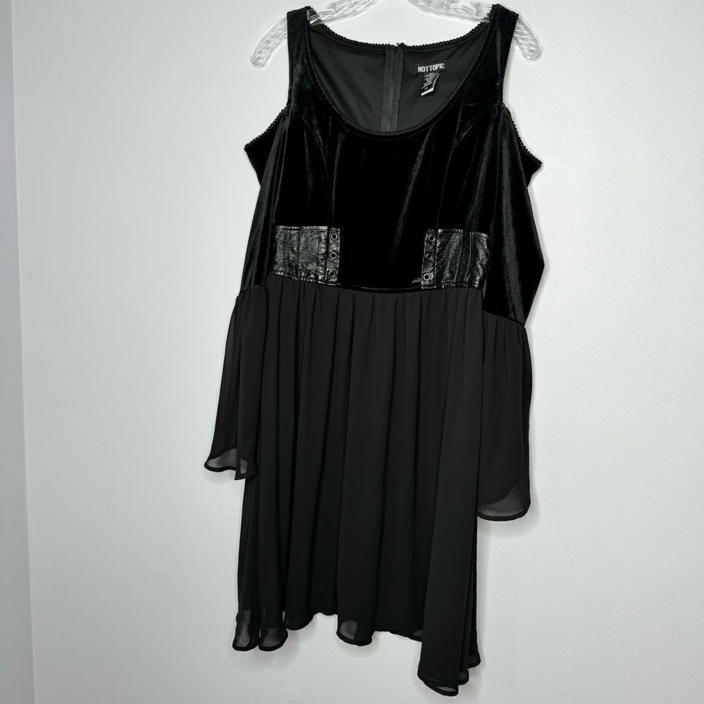 Hot Topic black velvet dress size large